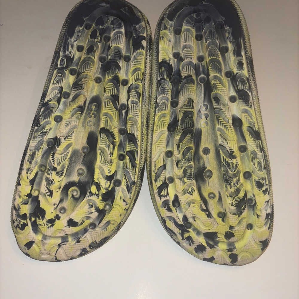 DSG Kids Slide Sandals - Yellow and Black Pattern - Picture 4 of 6